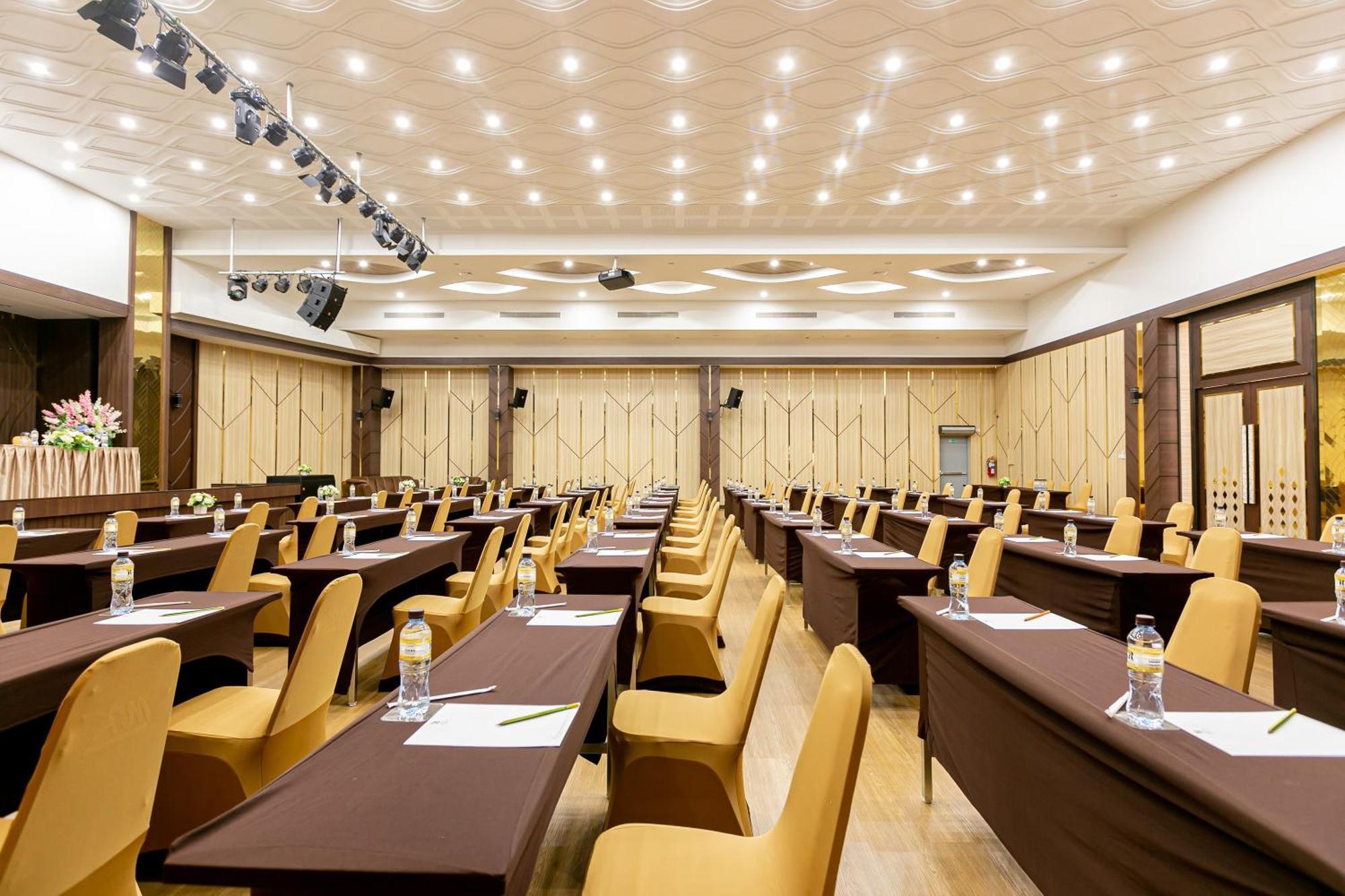 Grand Ratchapruek Hotel Pak Kret Esterno foto