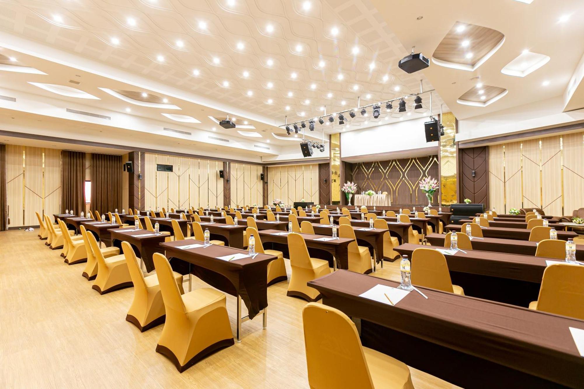 Grand Ratchapruek Hotel Pak Kret Esterno foto