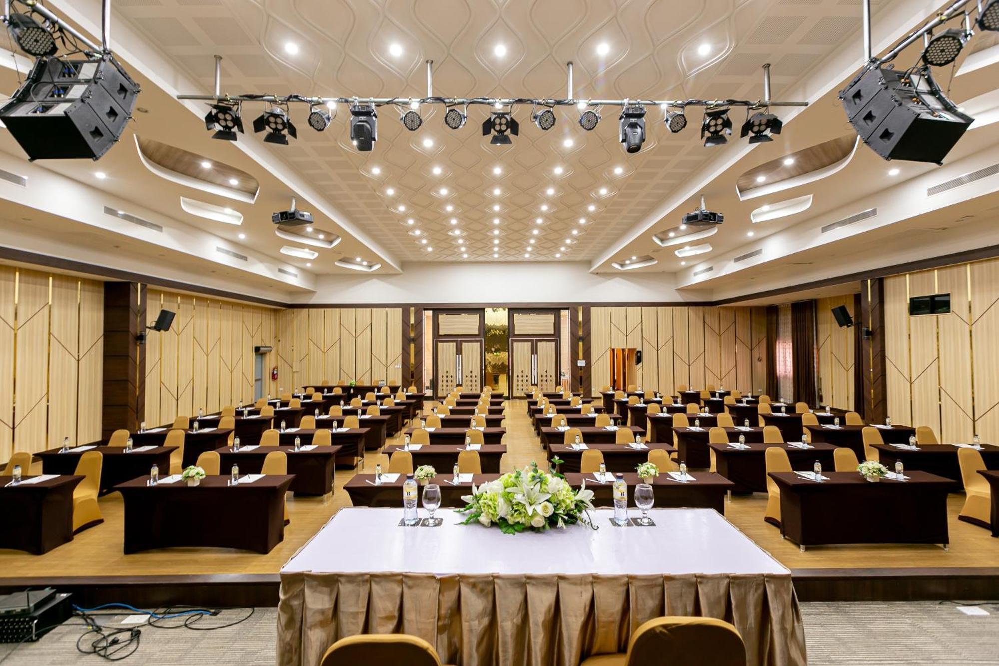 Grand Ratchapruek Hotel Pak Kret Esterno foto