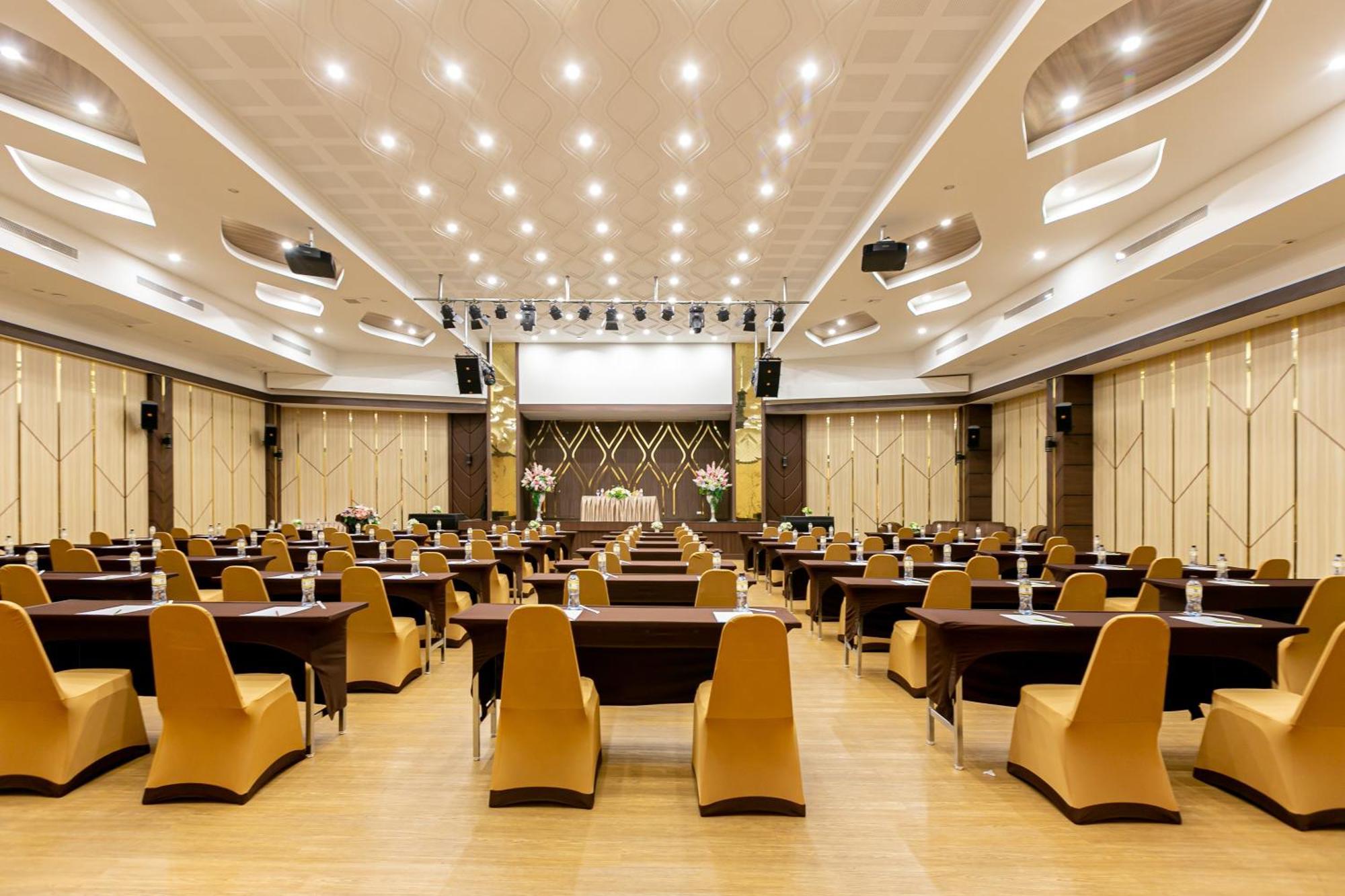 Grand Ratchapruek Hotel Pak Kret Esterno foto
