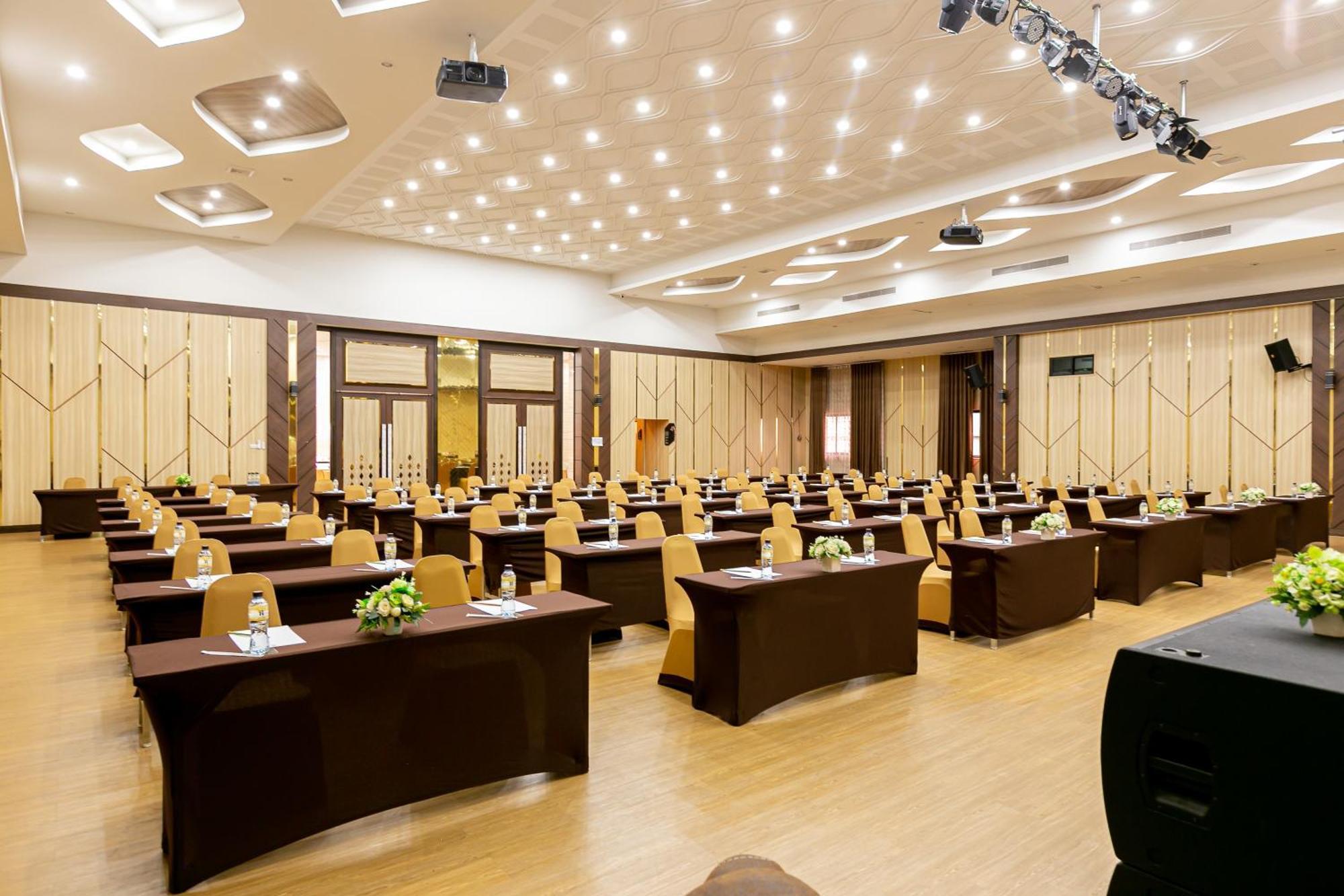 Grand Ratchapruek Hotel Pak Kret Esterno foto