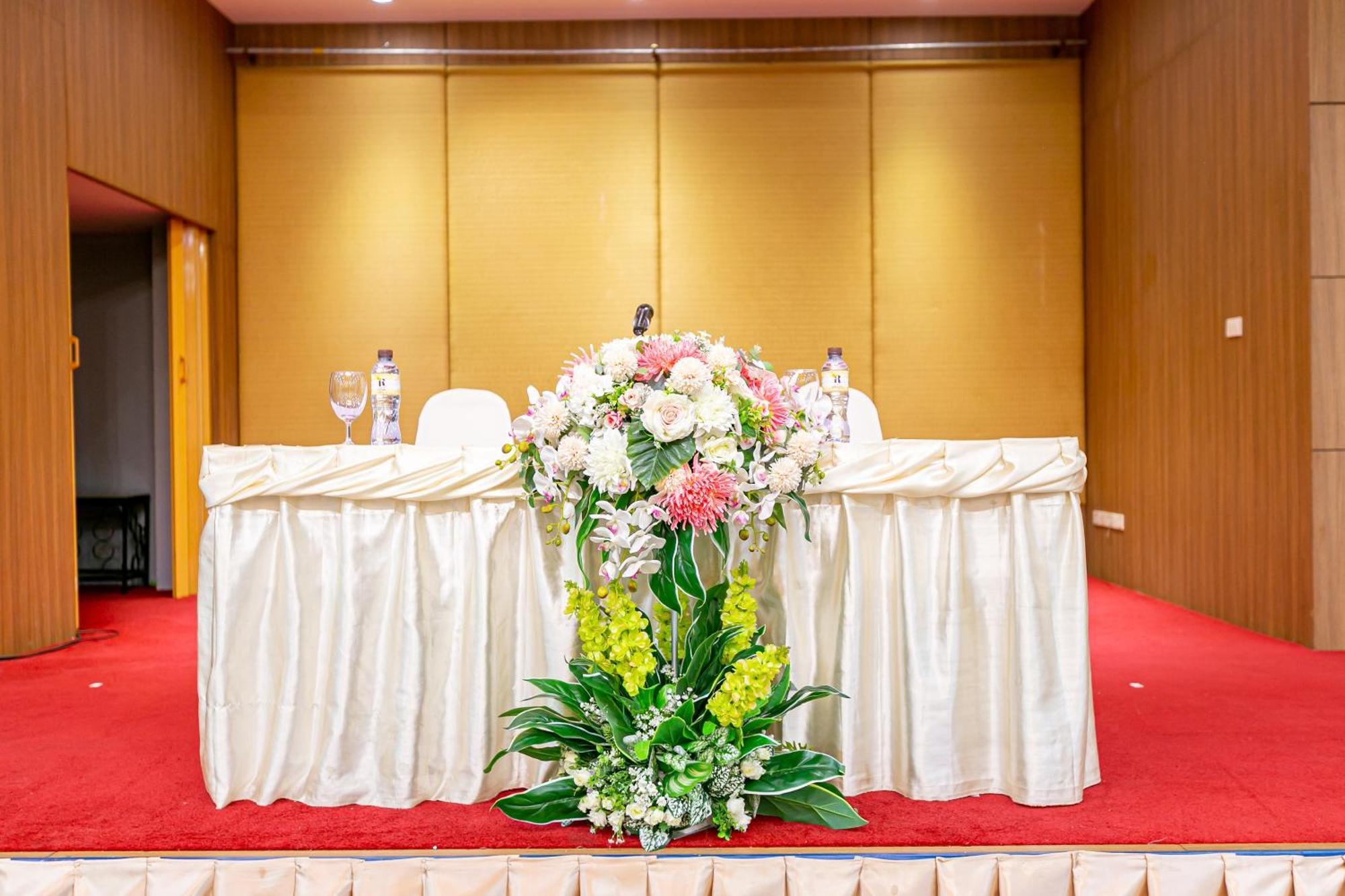 Grand Ratchapruek Hotel Pak Kret Esterno foto
